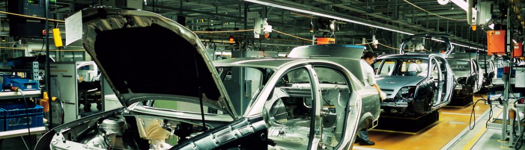 Automobilindustrie-Etiketten werden an vielen Stellen im Produktionsprozess benötigt. Hier ein Einblick in eine Produktionsstraße eines Werks.